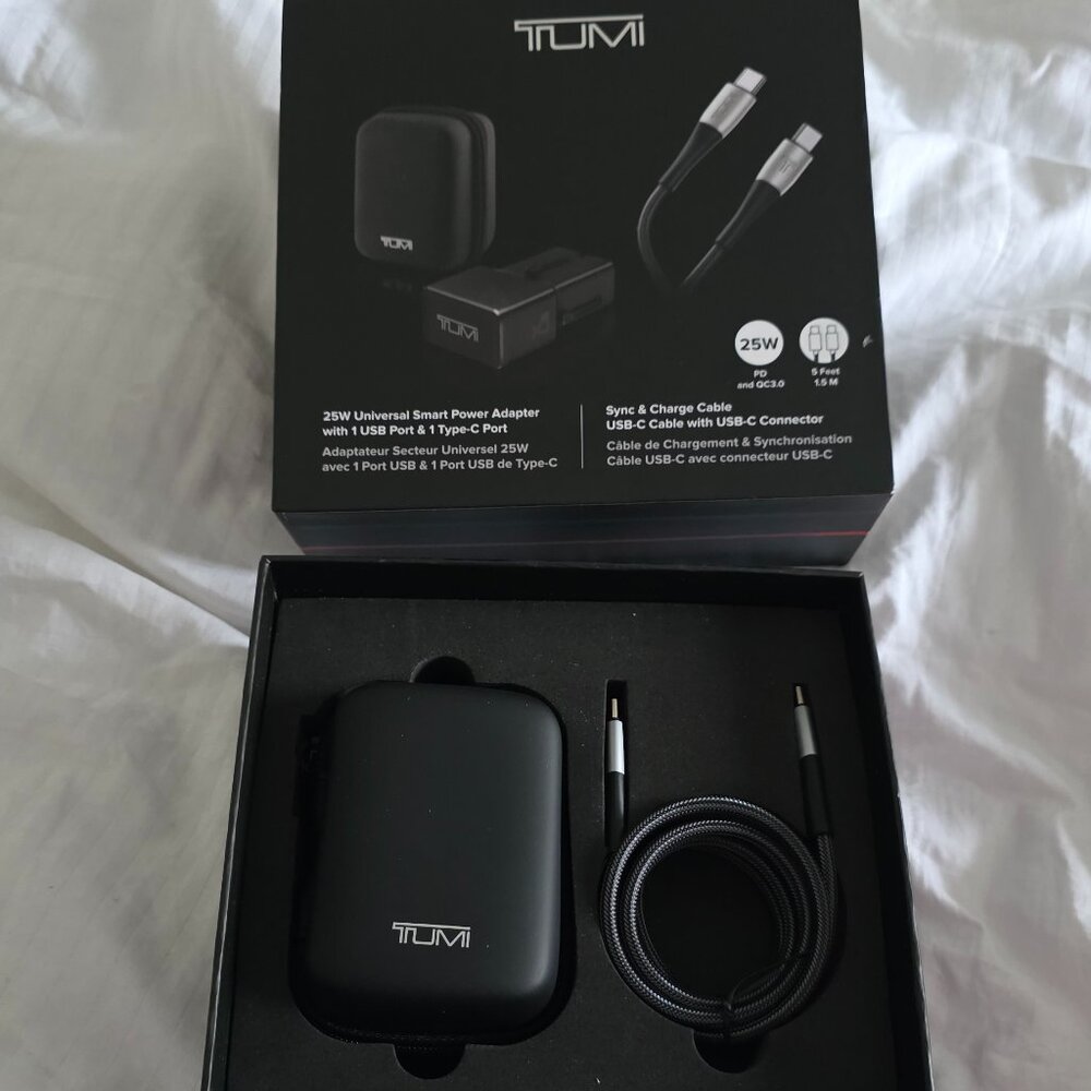 TUMI 25W Universal Smart Travel Power Adapter 100V-240V Charger + Cable US/UK/EU